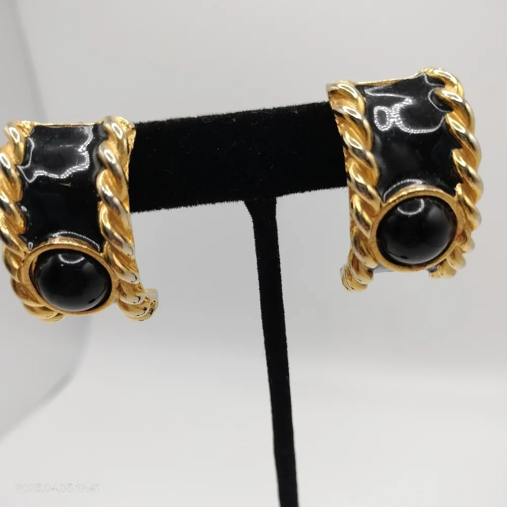 Women's Swirl Gold Tone and Black Enamel Clip On Earrings Luxury Formal Classic - Picture 5 of 11